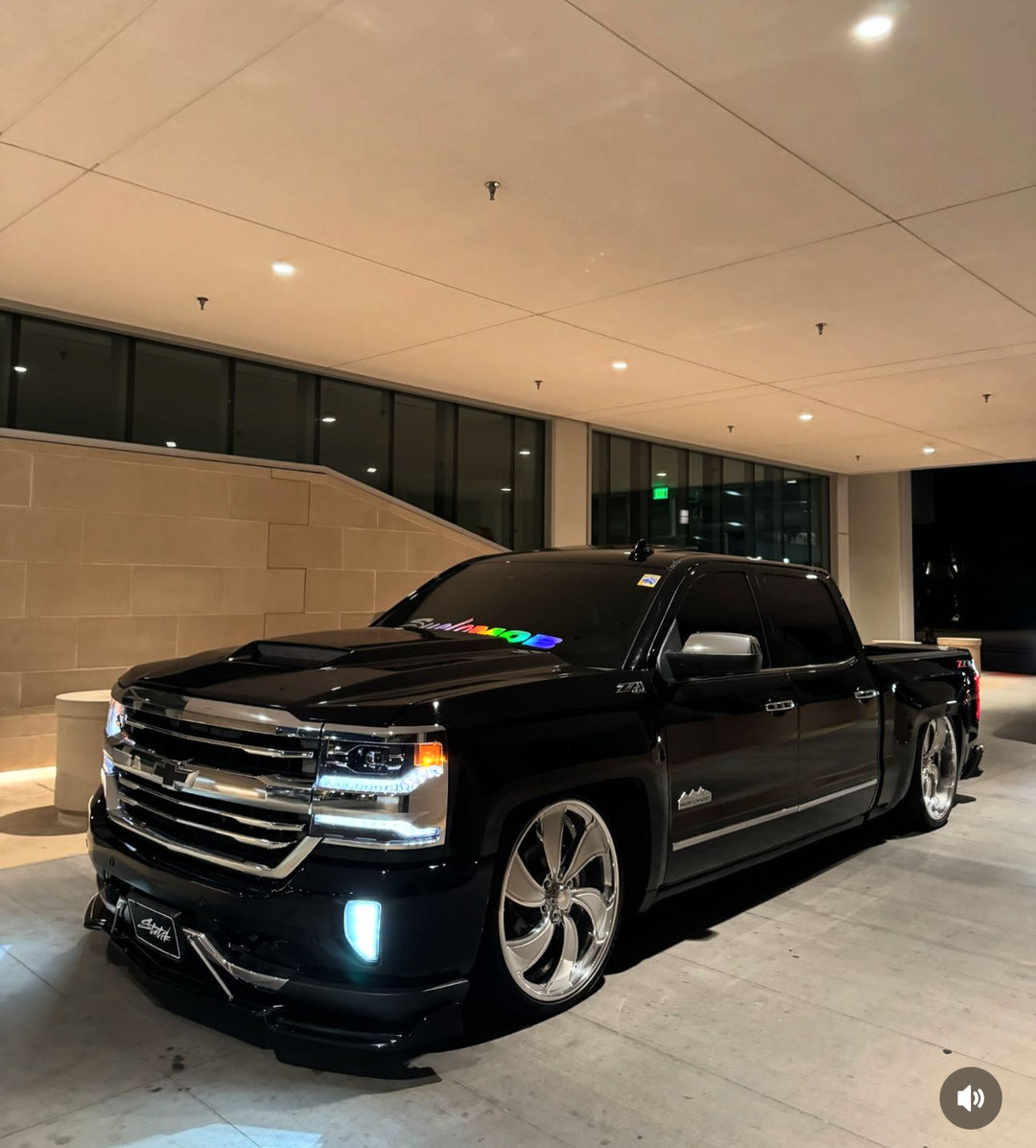Holographic SueloMob Windshield Decal